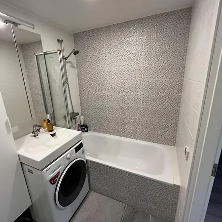 Апартаменты Lovely Flat With Great Location *