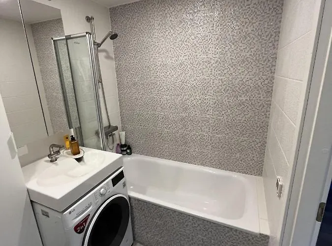 Apartment Lovely Flat With Great Location *