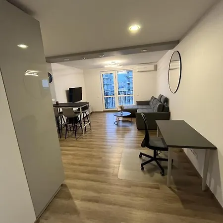 Apartament Lovely Flat With Great Location